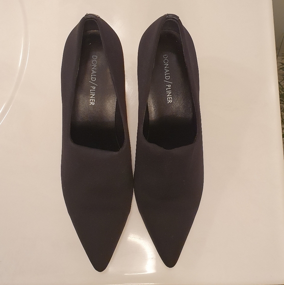 Black Donald Pliner Pumps - Picture 4 of 5